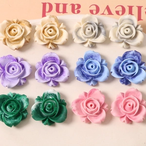 Charm rose en résine mate avec texture marbrée tie-dye pour bijoux et accessoires