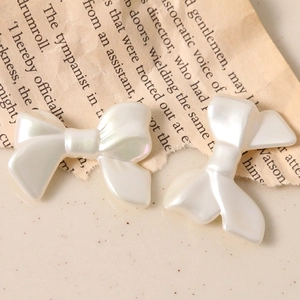 Elegantes lazos blanco perlado para manualidades y pinzas de pelo en un set de dos