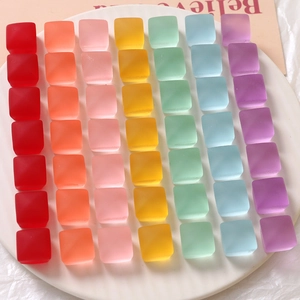Perles carrées en résine mate arc-en-ciel pour la création de bijoux DIY