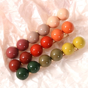 Lot de trois barrettes à cheveux en résine vintage avec perles rondes et base en métal doré