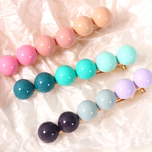 Trois barrettes à perles en résine colorées de 12mm avec base en métal doré et blanc