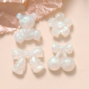 Sparkling resin bear and flower DIY charms with pearlescent finish for jewelry making