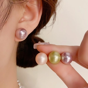 Elegant s925 silver pearl stud earrings in multiple colors on a female model