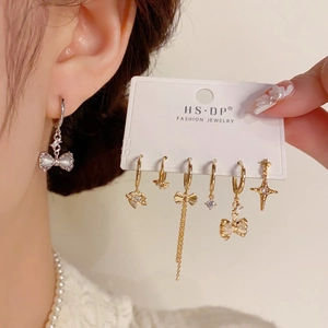 Minimalistisches Set mit Schleifen-Ohrring und Stern-Anhänger für Damenmode