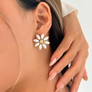 Ohrstecker aus 18K vergoldetem Edelstahl mit weißen Perlen und Kristall-Gänseblümchen