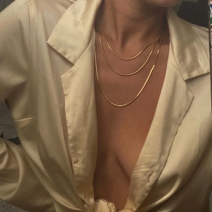 Collier chaîne serpent à trois rangs en acier titane doré pour femmes et hommes