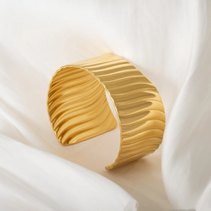 Chic 18k gold plated stainless steel cuff bracelet with textured wavy lava pattern
