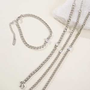 Detailed view of silver Cuban chain jewelry with pear-cut cubic zirconia and K18 tag