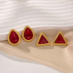 Pendientes de estilo vintage francés bañados en oro de 18k con gota y diseño triangular