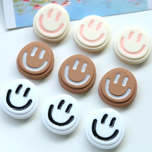 Charmants sourires en résine colorée pour bijoux DIY et accessoires de coiffure variés