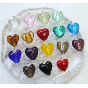 Perline di vetro traslucido a forma di cuore in 17 colori per creazione gioielli fai da te