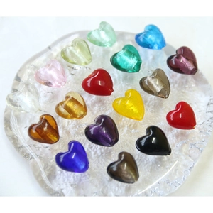 Perline colorate in vetro a forma di cuore per la creazione di gioielli fai-da-te