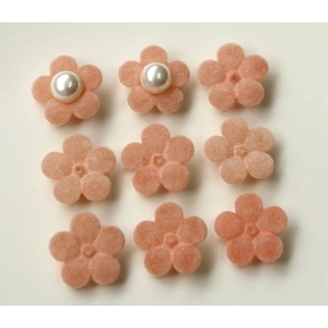 Detailweergave van roze geflokte bloem-acrylaccessoires voor handgemaakte DIY-sieraden