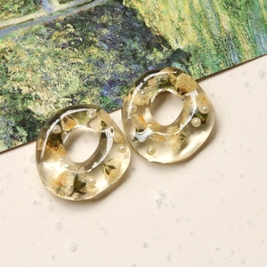 Handmade hollow resin charms with dried flowers and pearls for DIY jewelry making