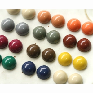 Cabochon colorati in resina per gioielli fai-da-te e artigianato in tonalità vivaci