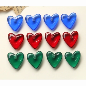 Boutons en résine en forme de cœur, bleu, rouge et vert pour la création de bijoux