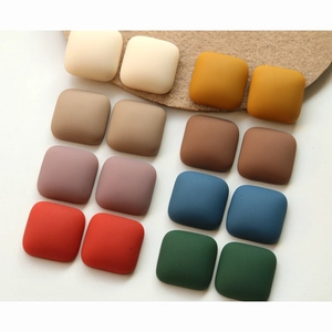 Accessori fai-da-te quadrati in resina opaca nei colori Morandi per gioielli e forcine