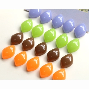 Colgantes de resina en forma de hoja color gelatina para pendientes y accesorios DIY