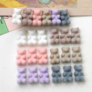 Graziosi orsetti floccati in colori pastello per gioielli fai da te e decorazioni