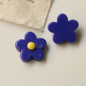 Detailed macro view of resin five-petal flower accessories for DIY jewelry and crafts