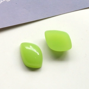 Amuletos de resina verde claro en forma de hoja para joyería DIY y accesorios