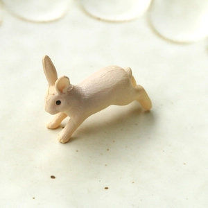 Macro d'une figurine de lapin 3D en résine pour accessoires de bricolage et bijoux