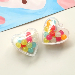Pendentifs en acrylique transparent en forme de cœur avec perles colorées pour bijoux DIY