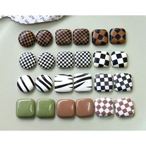 Boutons DIY en résine à damier et motif vache, formes géométriques rondes et carrées