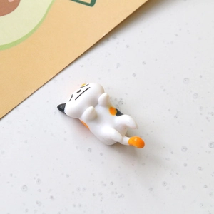 Macro shot of 3D resin calico cat figurine with matte finish for DIY desktop decor