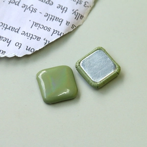 Détails de boutons carrés DIY vert olive avec texture cuir et insert métallique argenté