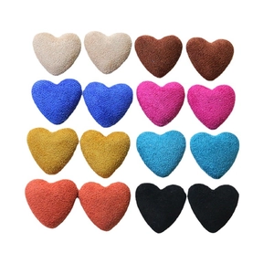 Écussons en tissu peluche en forme de cœur en huit couleurs assorties pour le bricolage