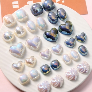 Cuentas de resina iridiscentes facetadas en forma de corazón y redondas para joyería