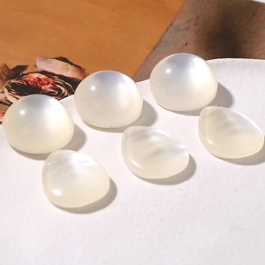 Elegantes cuentas de nácar en forma de gota y redondas para joyería y accesorios DIY