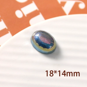Vista macro de cabujones ovalados de resina 18x14mm con acabado láser púrpura y oro