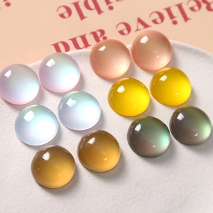Macro-opname van kleurrijke laserglans hars kralen voor DIY accessoires