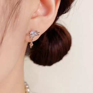 Ohrstecker-Set aus S925 Silber mit funkelnden Planeten- und Sternanhängern für Damen