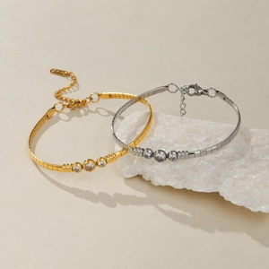 Platte slangenketting armbanden met drie ronde zirkonen in goud en zilver kleur