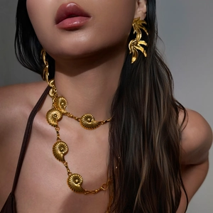 18k gold plated conch shell necklace and earring set for a summer beach vacation style