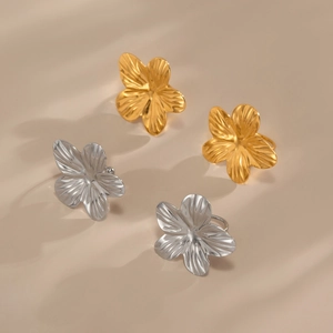 Pendientes de flor en acero de titanio chapado en oro de 18K y plata, textura cepillada