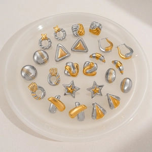 Boucles d'oreilles étoile en acier inoxydable plaqué or 18 carats bicolore