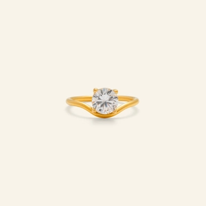 Minimalist 18K gold plated ring with a round zircon and elegant V-shaped wavy band design