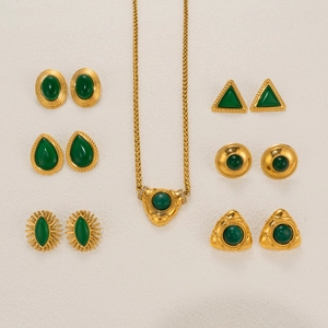 Conjunto de joyas vintage en acero inoxidable dorado 18k con piedras verdes