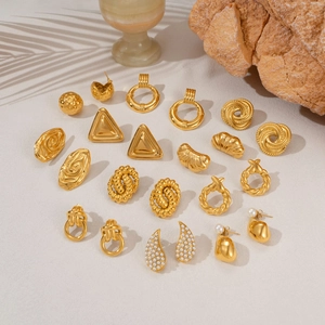 Boucles d'Oreilles en Acier Inoxydable Plaqué Or 18K pour Femmes Clous d'Oreilles Géométriques Irréguliers Bijoux Vintage