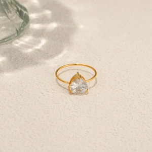18k gold plated titanium ring featuring a large heart-shaped zircon on sandstone base