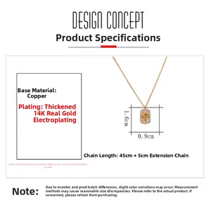 Vue détaillée du pendentif rectangulaire plaqué or 14K avec motif fleur de lys et diamants