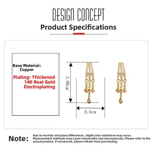 Detalle de pendientes con triple borla bañados en oro de 14K y circonitas blancas