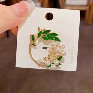 Elegant gardenia wreath brooch with green enamel leaves and pearls on gold plating