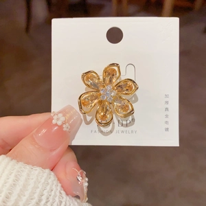 Broche fleur vintage avec cristaux ambre et placage en or véritable sur support
