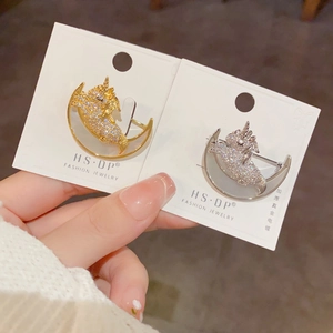 Broche Licorne Lune en Cuivre à la Mode pour Femmes Avec Strass Incrustation de Coquille Plaqué Or 14K Accessoire de Mode