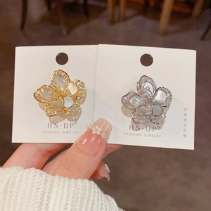 Broche Fleur en Cuivre et Coquille de Luxe Français Plaqué Or Véritable Pétale avec Strass Incrustés Élégant Bijoux de Mode Femme